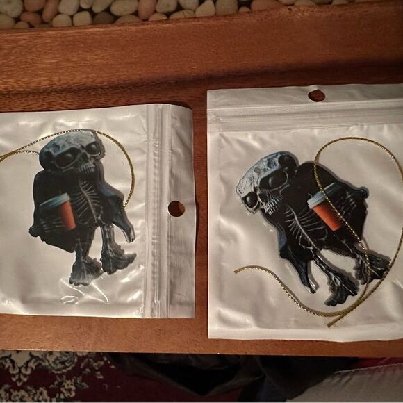 Set of 4- ornament skeletons with a cup of coffee ( un-dead / death juice ) - Picture 5 of 6
